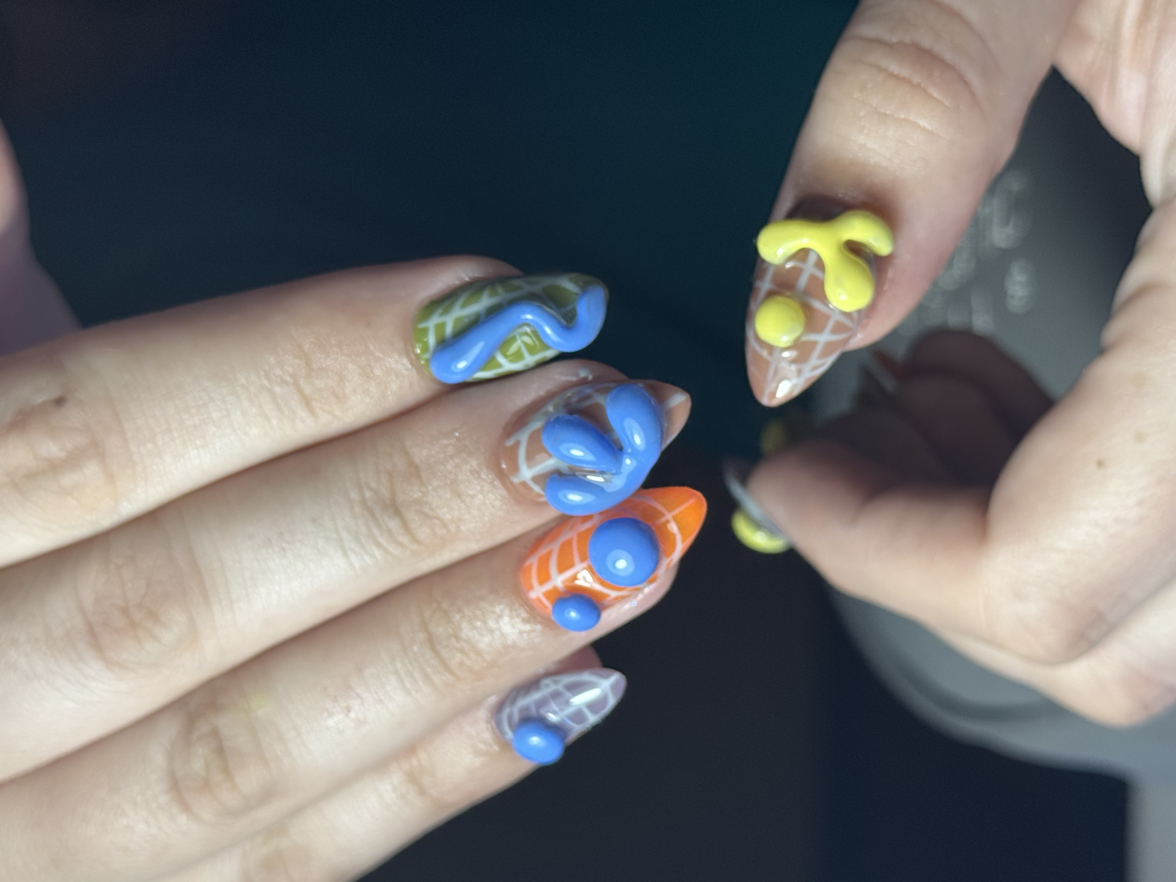 3D colorido azul y naranja